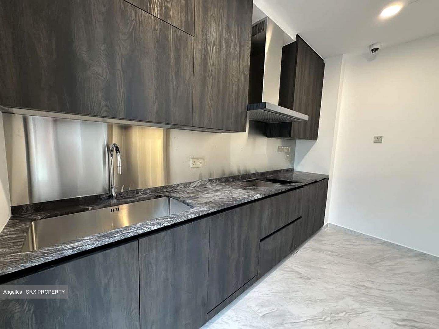 Shrewsbury Road (D11), Terrace #529954591